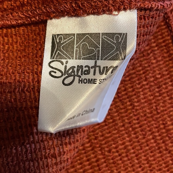 New Signature Homestyles Trunner - Picture 5 of 6